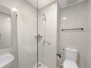 Bathroom - Relaxing Studio At Podomoro City Deli Medan Apartment (Medan)