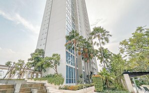 Exterior - Restful And Simple 2Br At The Via And The Vue Apartment (Surabaya)