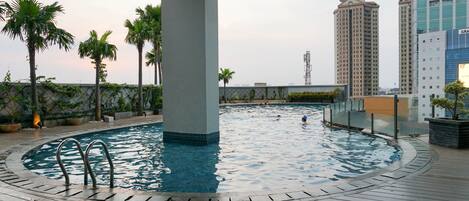 室外游泳池