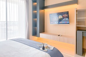 Deluxe Studio | Desk - Good Place And Comfy Studio At Anwa Residence Apartment (South Tangerang)