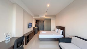 デラックス スタジオ | デスク