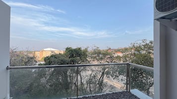 Studio Deluks | Meja kerja