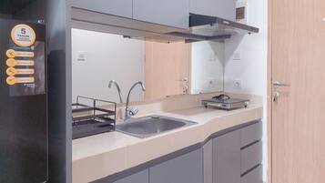 Refrigerador, placa de cocina, arrocera