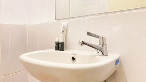 Studio – deluxe | Bad | Dusj, toalettartikler (inkludert), håndklær og såpe