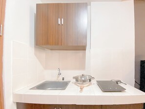 Deluxe Studio | Private kitchen | Fridge, stovetop, rice cooker