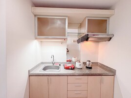 Refrigerador, placa de cocina, arrocera