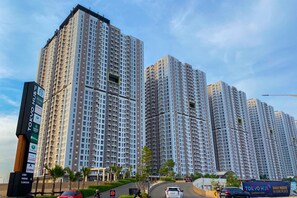 Exterior - Best Price And Comfy Studio At Tokyo Riverside Pik 2 Apartment (Teluknaga)