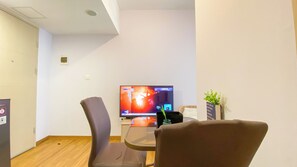 Deluxe Apartment | Living area