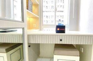 Deluxe Studio | Desk - Cozy And Best Studio Apartment Tokyo Riverside Pik 2 (Teluknaga)