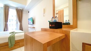 Deluxe Studio | Private kitchen | Mini-fridge, stovetop, rice cooker
