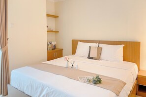Deluxe Apartment | 1 bedroom, desk - Cozy And Elegant 1Br Apartment The Boulevard (Jakarta)