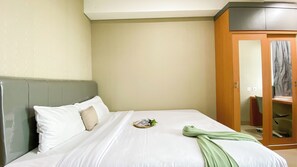 Deluxe Studio | Desk - Warm And Cozy Living Studio Apartment At B Residence (Pagedangan)