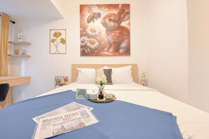 Desk - Cozy And Great Deal Studio Apartment At Tokyo Riverside Pik 2 (Teluknaga)