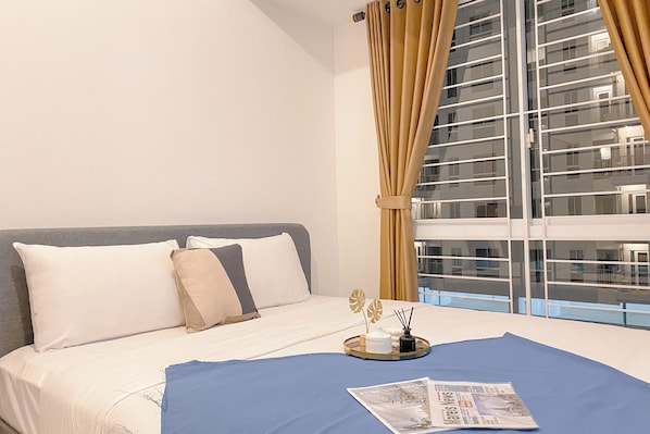 Apartamento luxo | 2 quartos, escrivaninha