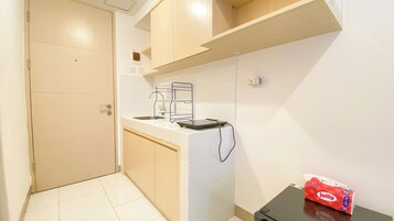 Monolocale Deluxe | Cucina privata | Mini-frigorifero, piano cottura, risottiera
