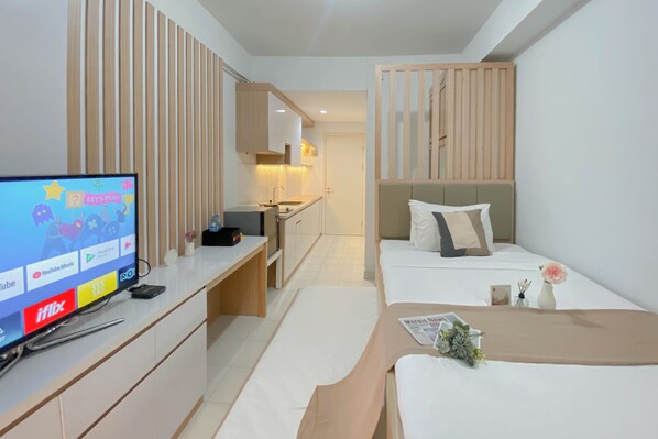 Deluxe Studio | Desk - Good Deal And Strategic Studio At Patraland Urbano Apartment (Bekasi)