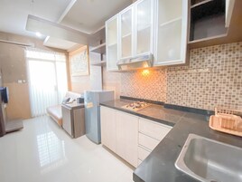 Deluxe appartement | Privékeuken | Een koelkast, een kookplaat, een rijstkoker