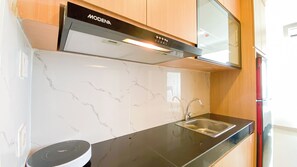 Deluxe Studio | Private kitchen | Fridge, stovetop, rice cooker - Studio Furnished With Comfortable Design Apartment At B Residence (Pagedangan)