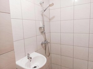 Deluxe Studio | Bathroom | Shower, free toiletries, towels, soap - Compact Abode Studio (No Kitchen) Bandaraya - Tallasa City Makassar Apartment (Makassar)