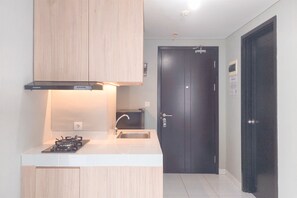 Deluxe Studio | Private kitchen | Fridge, stovetop, rice cooker