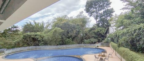 Kolam renang terbuka