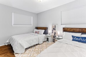 3 Schlafzimmer, Zimmersafe, Schreibtisch, Bügeleisen/Bügelbrett