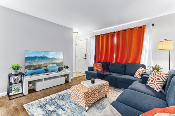 Téléviseur connecté, table de baby-foot