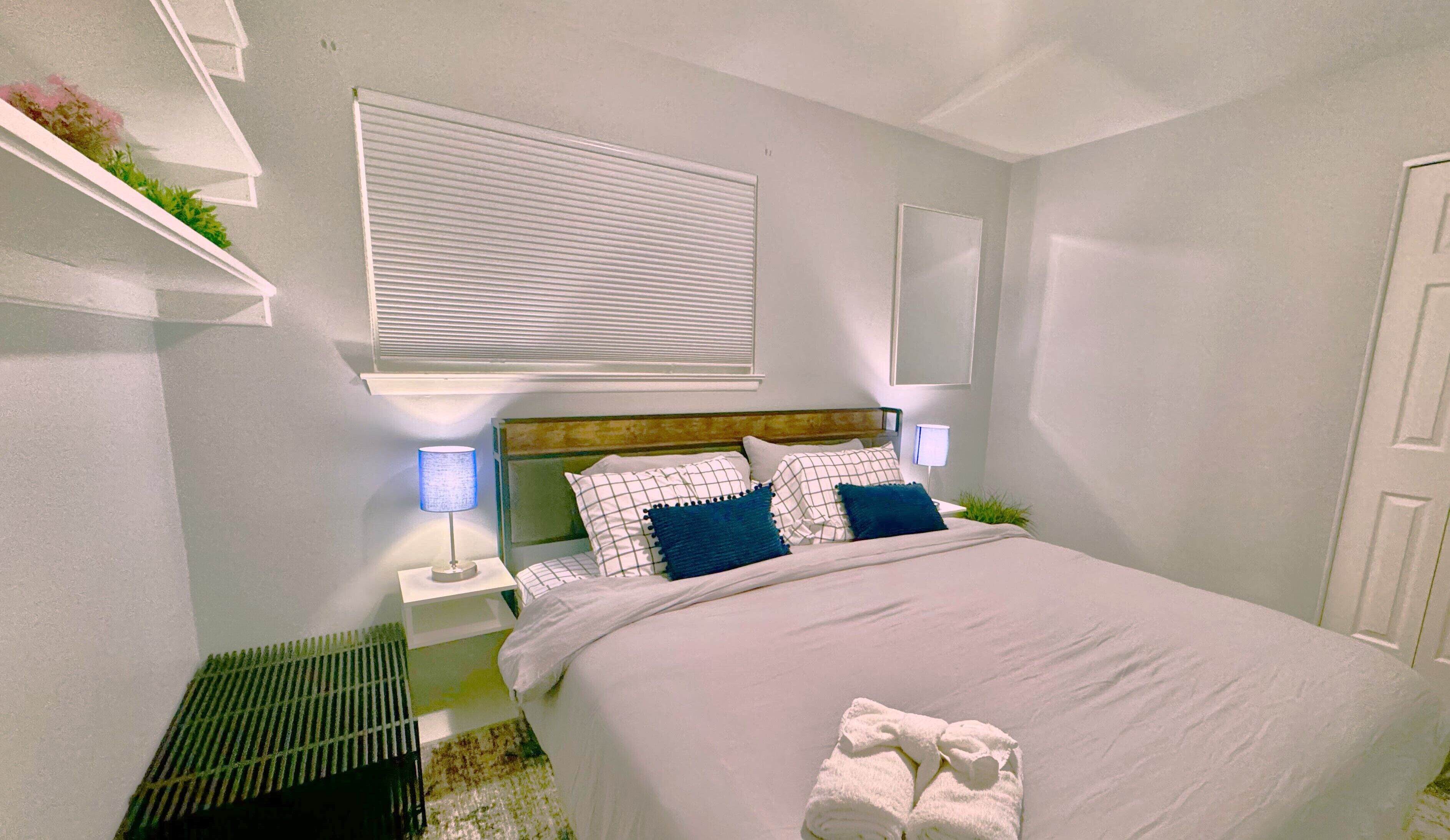 3 bedrooms, in-room safe, desk, iron/ironing board