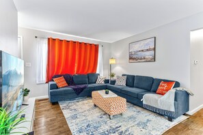 Téléviseur connecté, table de baby-foot