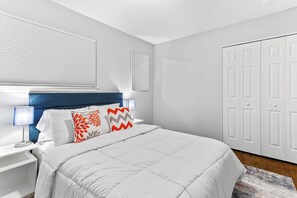 3 chambres, coffre-fort, bureau, fer et planche à repasser