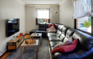 Smart TV, fireplace - Amazing home in Västra Torup with WiFi (Västra Torup)