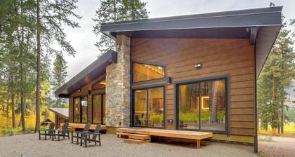 Luxe Valley Home w/ Sauna & Hot Tub Near Mazama