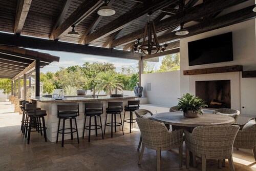 Riviera – Lazy River Pool, Pickleball, Game Room!