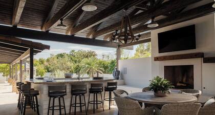 Riviera – Lazy River Pool, Pickleball, Game Room!