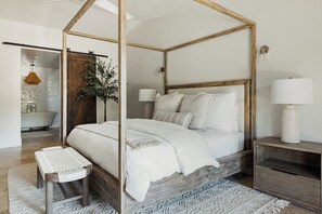 8 bedrooms, desk, iron/ironing board, travel cot