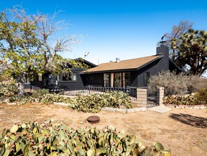 Exterior - Modern Desert Retreat on 5 Acres with Fire Pit! (Yucca Valley)