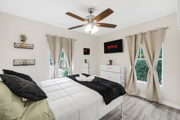 5 室のベッドルーム、デスク、WiFi (無料)