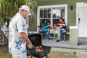 Terrace/patio - Family Retreat in Tampa, 5 bedrooms, Close to Everything (Tampa)