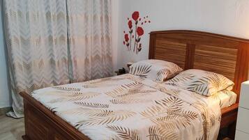 2 bedrooms, iron/ironing board, free WiFi, bed sheets