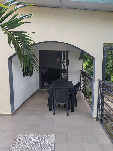 2 bedroom house with garden and terrace - vacation rentals Libreville