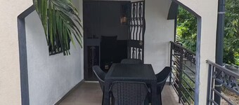 2 bedroom house with garden and terrace - vacation rentals Libreville