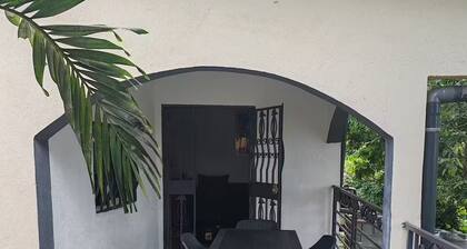 2 bedroom house with garden and terrace - vacation rentals Libreville