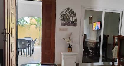 2 bedroom house with garden and terrace - vacation rentals Libreville