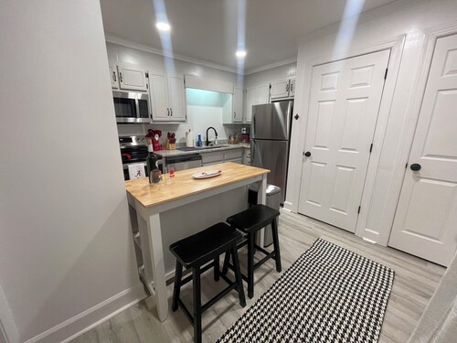 New remodeled 2BR 2BT condo, only 1.4 miles to Bryant-Denny Stadium! ROLL TIDE!!