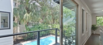 Newly Updated! In the heart of the St. Simons Village | Steps to the Beach and Sea Island Lodge | Heated Pool