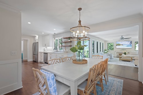 Newly Updated! In the heart of the St. Simons Village | Steps to the Ocean and Sea Island Lodge | Heated Pool