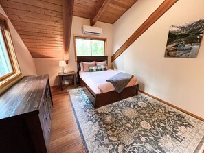 4 slaapkamers, een bureau, een strijkplank/strijkijzer, gratis wifi