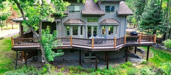 Peaceful & Quiet 4 Bed | 2.5 Bath Home, Minutes to Whitefish Lake, Hot Tub, Pet Friendly and AC!