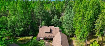 Peace & Quiet | 3 King Beds | Hot Tub | 7 Acres!