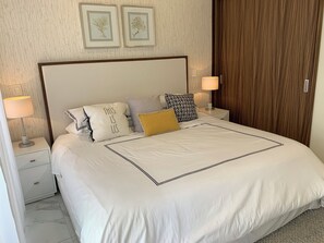 2 bedrooms, iron/ironing board, WiFi